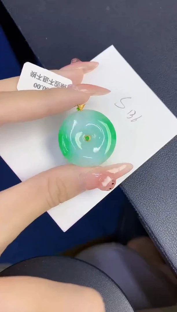 颈饰18K金镶嵌翡翠缅甸天然翡翠A货