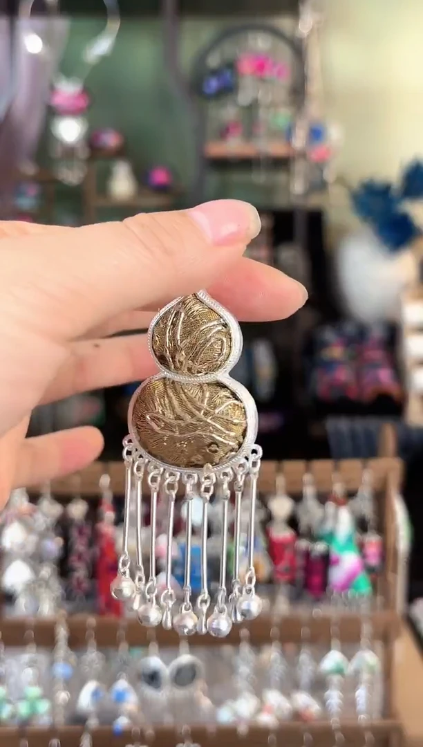 彩云南阁非遗老绣苗银饰品105