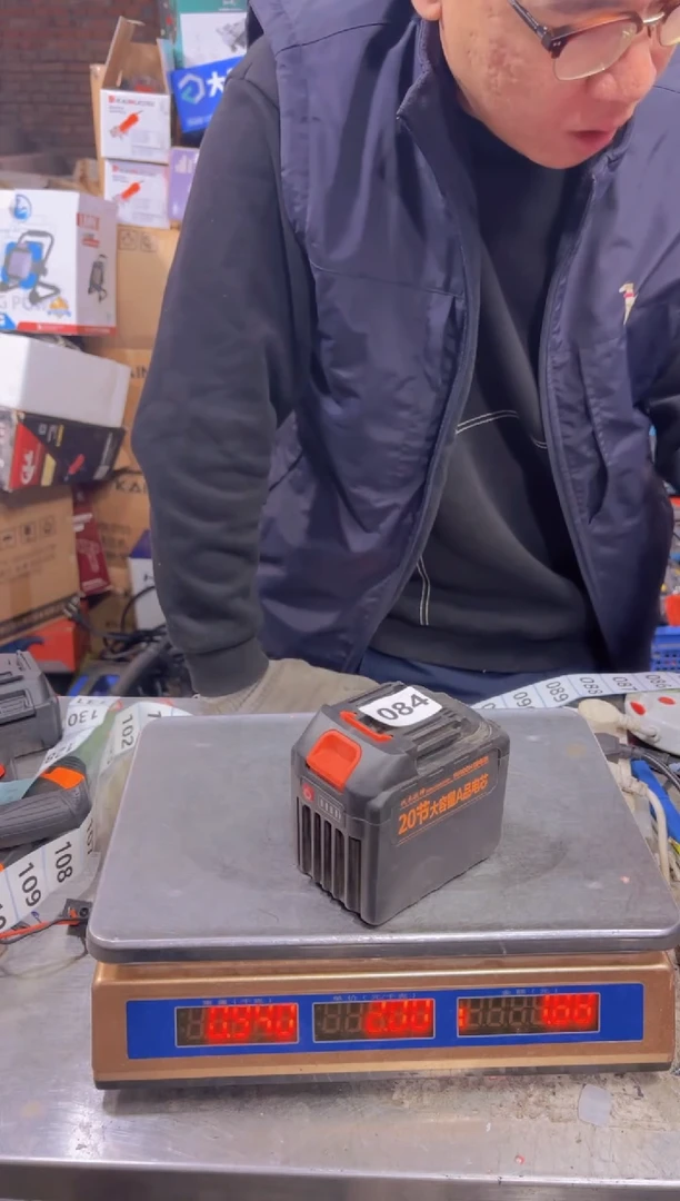 @* 二手废电池坏的不能用！没有运费险084