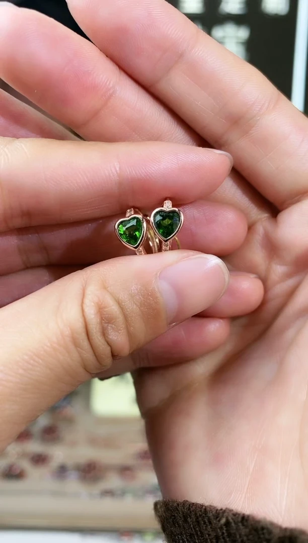 【闪购商品】透辉石耳饰银S925镶嵌耳饰