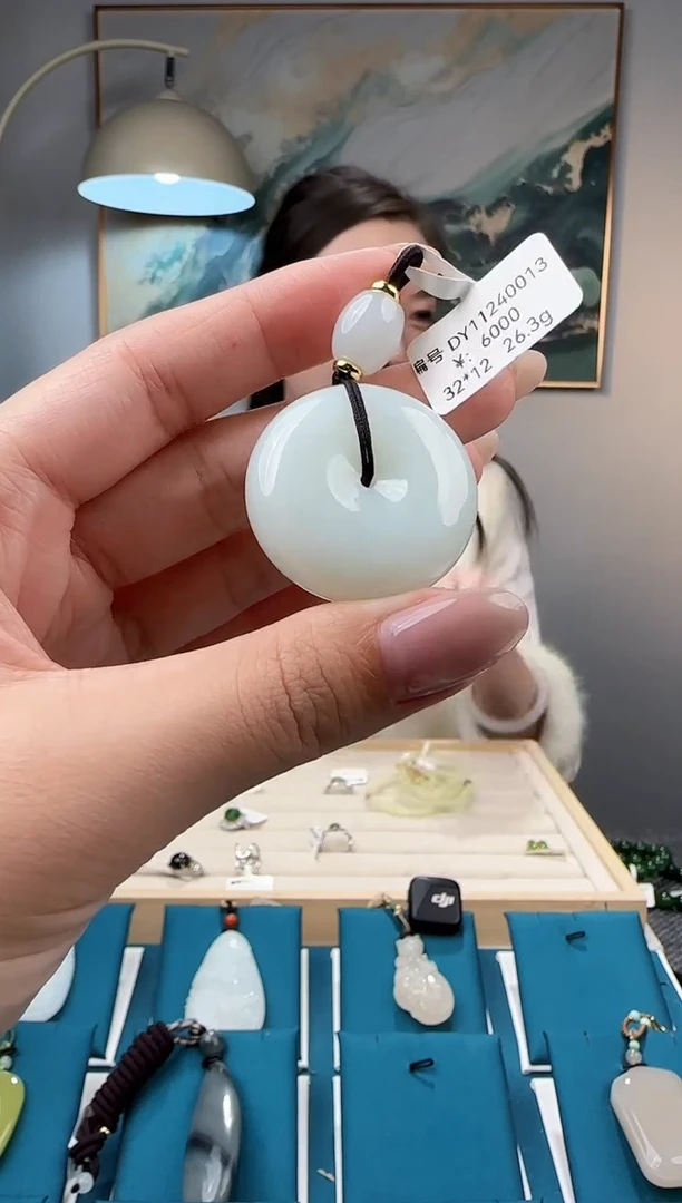 颈饰未镶嵌和田玉吊坠DY