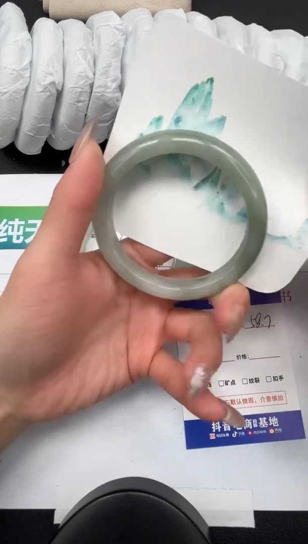 【闪购商品】石英质玉手镯未镶嵌130-58.7