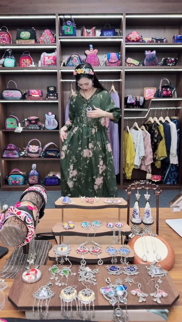 织绣A1蒙阿苏苗绣传承旗舰店