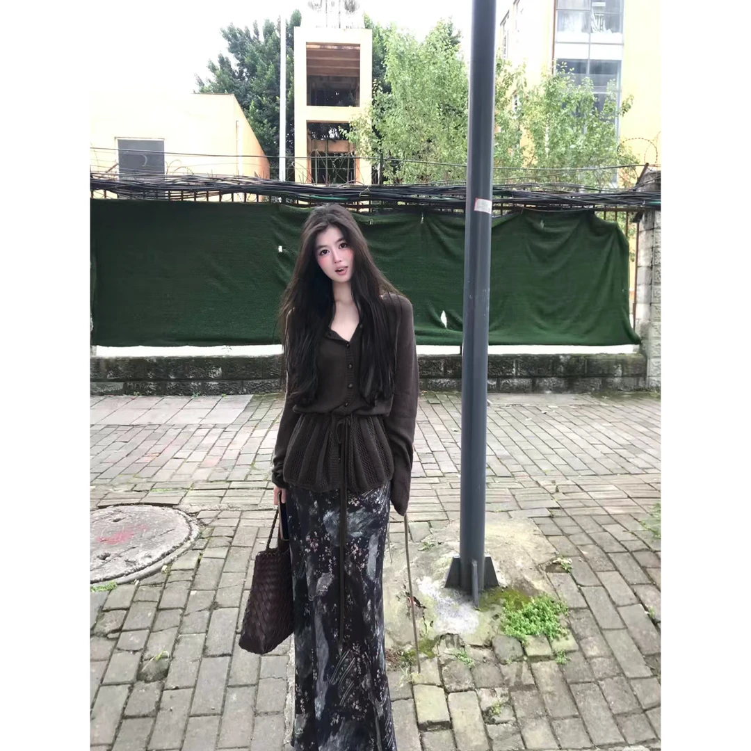 高级感美拉德风系扣抽绳缕空收腰上衣+水墨印花修身半身裙Z 9479#