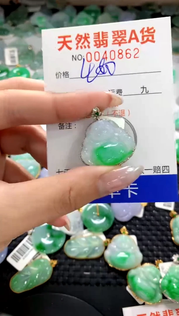 颈饰18K金镶嵌翡翠1111111111111111
