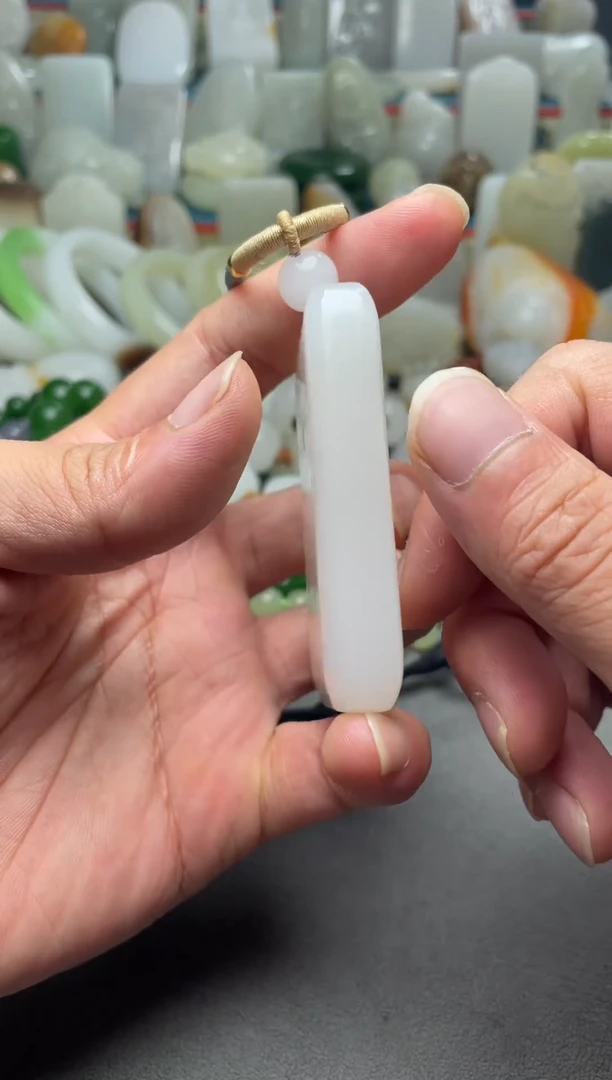 和田玉未镶嵌吊坠(不含链)天****。和田玉吊坠