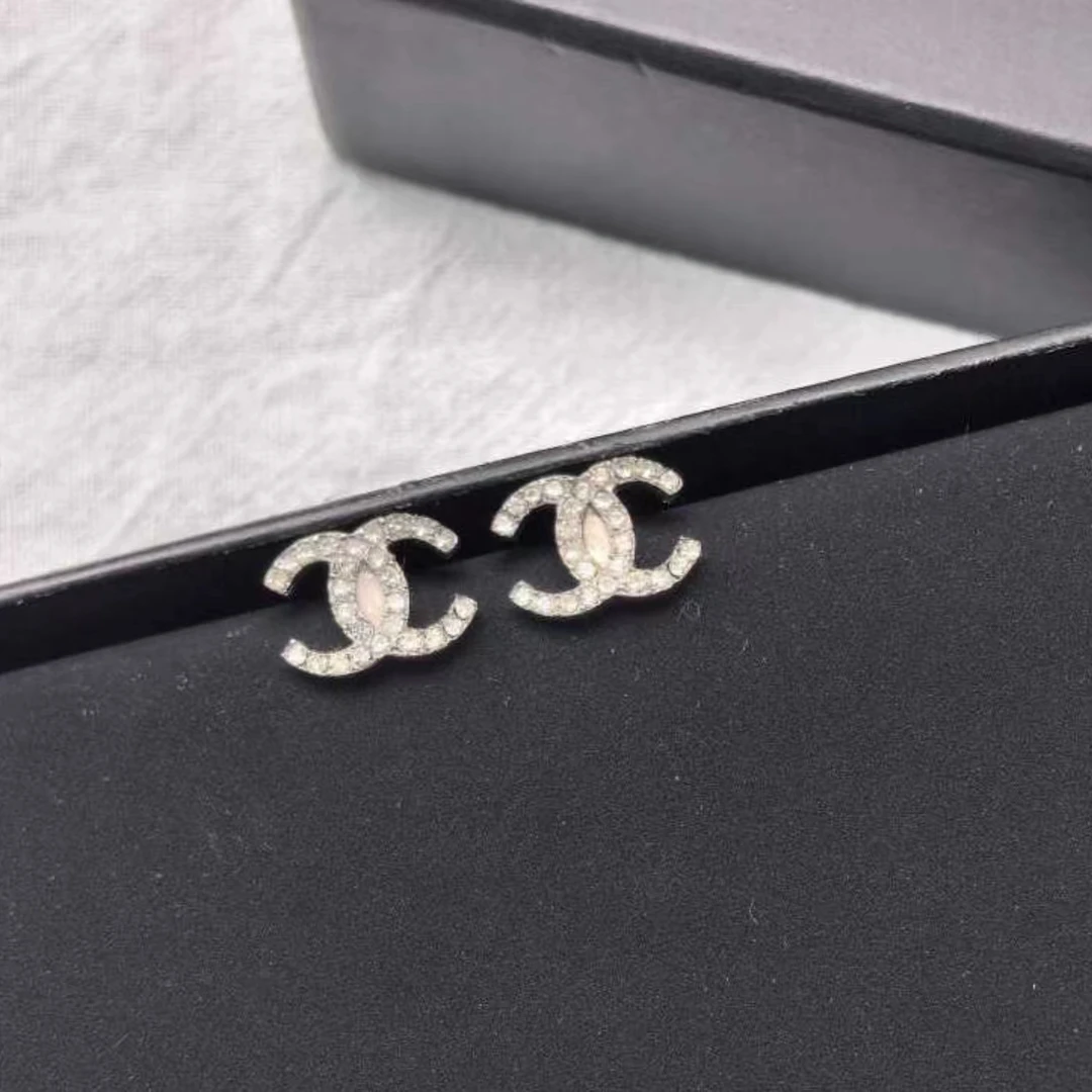 95新 Chanel/香奈儿 银色双C钻钻耳钉 18164815