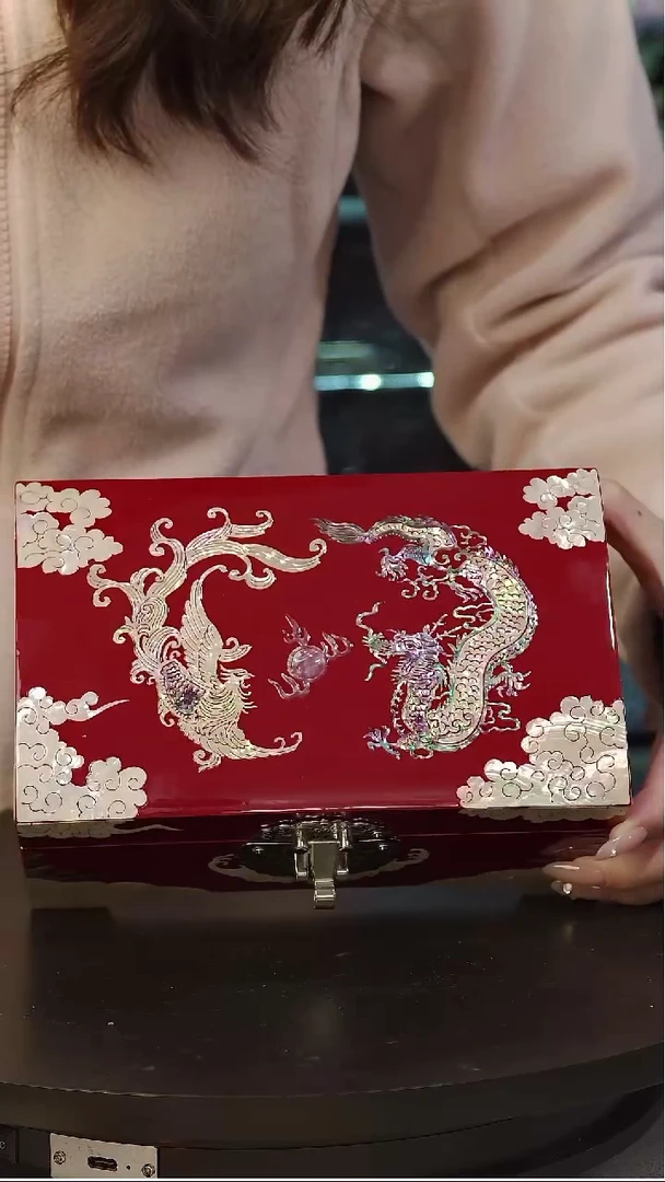 鱼锁满贝底·弘贝雅螺钿漆器文化馆