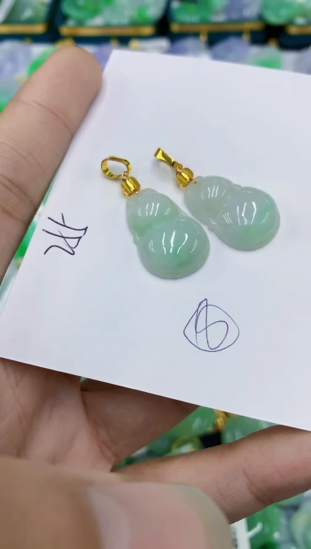 翡翠未镶嵌颈饰1111111111多样性发其一