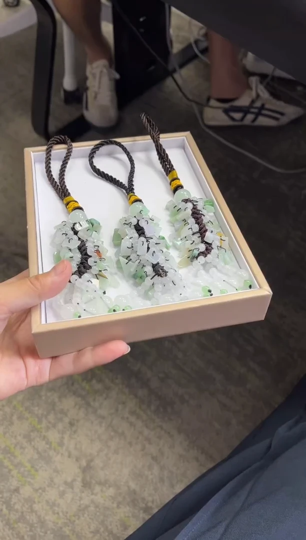 翡翠挂件未镶嵌D42 /多样性发一件
