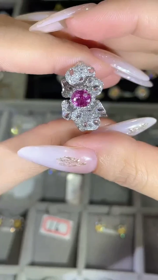 戒指蓝宝石18K金镶嵌戒指