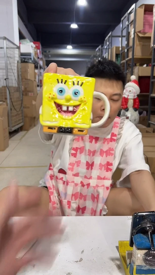 瓷片海绵宝宝方形杯