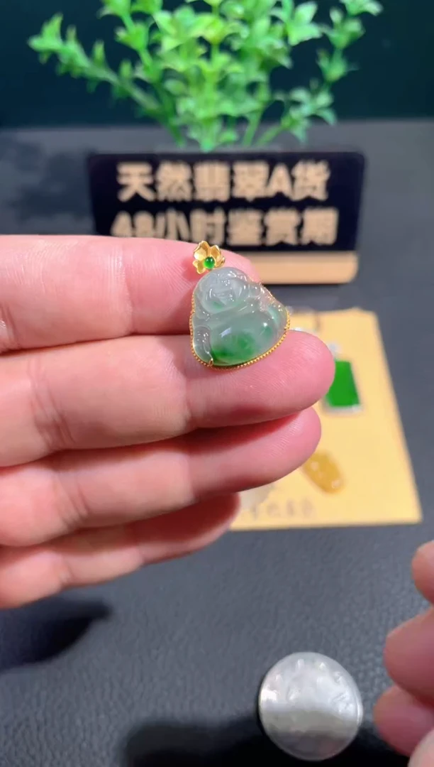 颈饰18K金镶嵌翡翠翡翠