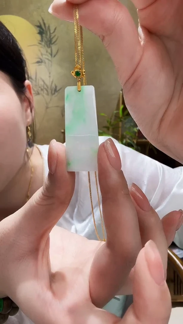 颈饰未镶嵌翡翠吊坠