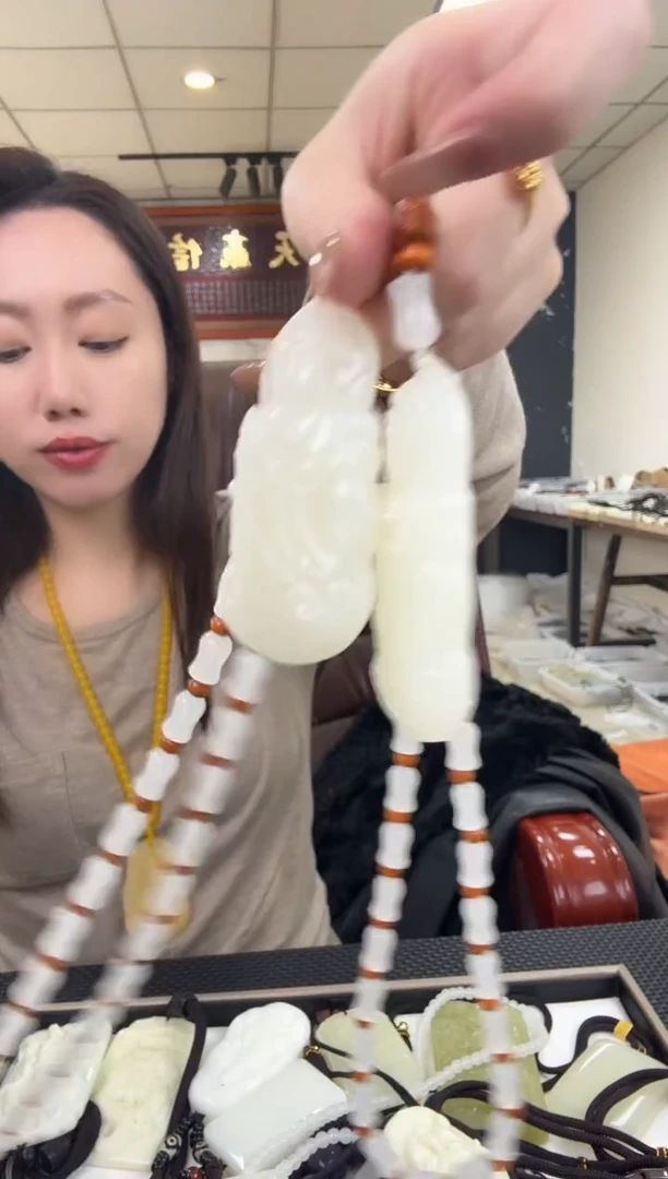 吊坠(赠链)未镶嵌和田玉米达  观音