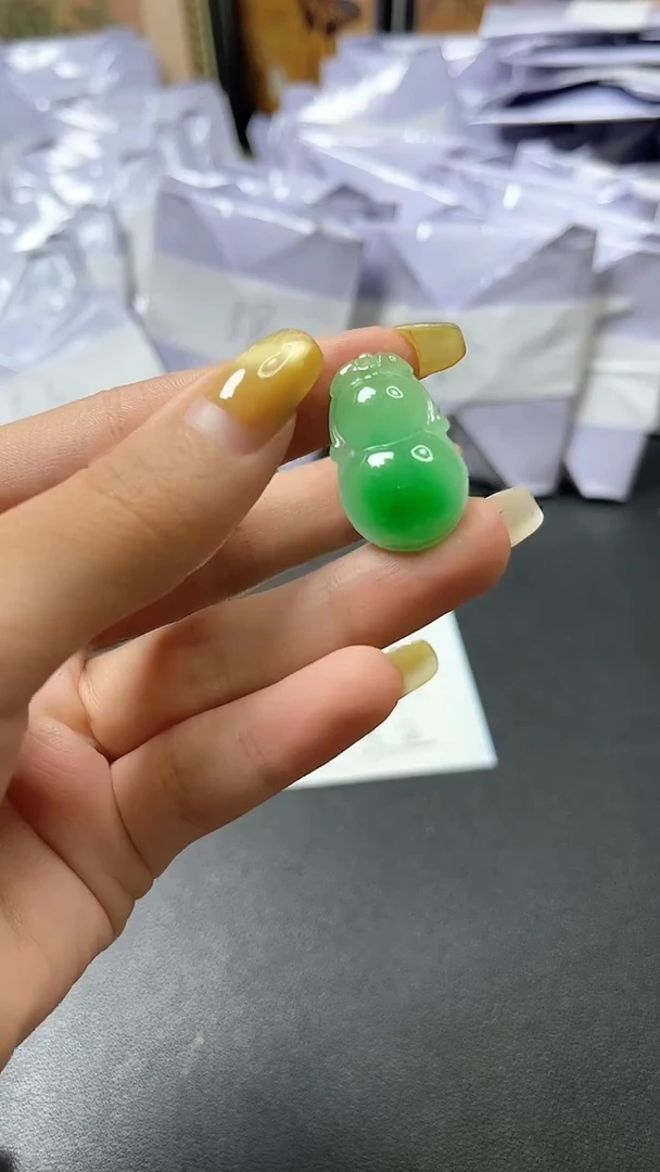 翡翠未镶嵌颈饰料裴翠时尚女士精品吊坠