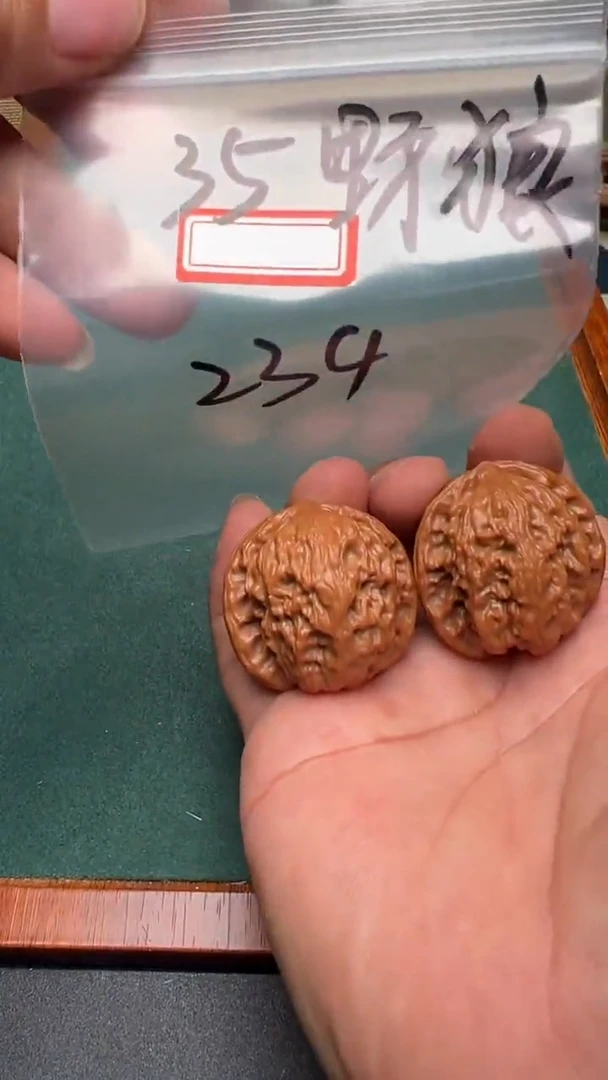 文玩核桃把件35野狼