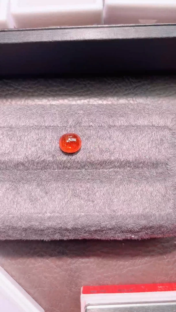 未镶嵌珠宝半成品石榴石（芬达石）3.8ct