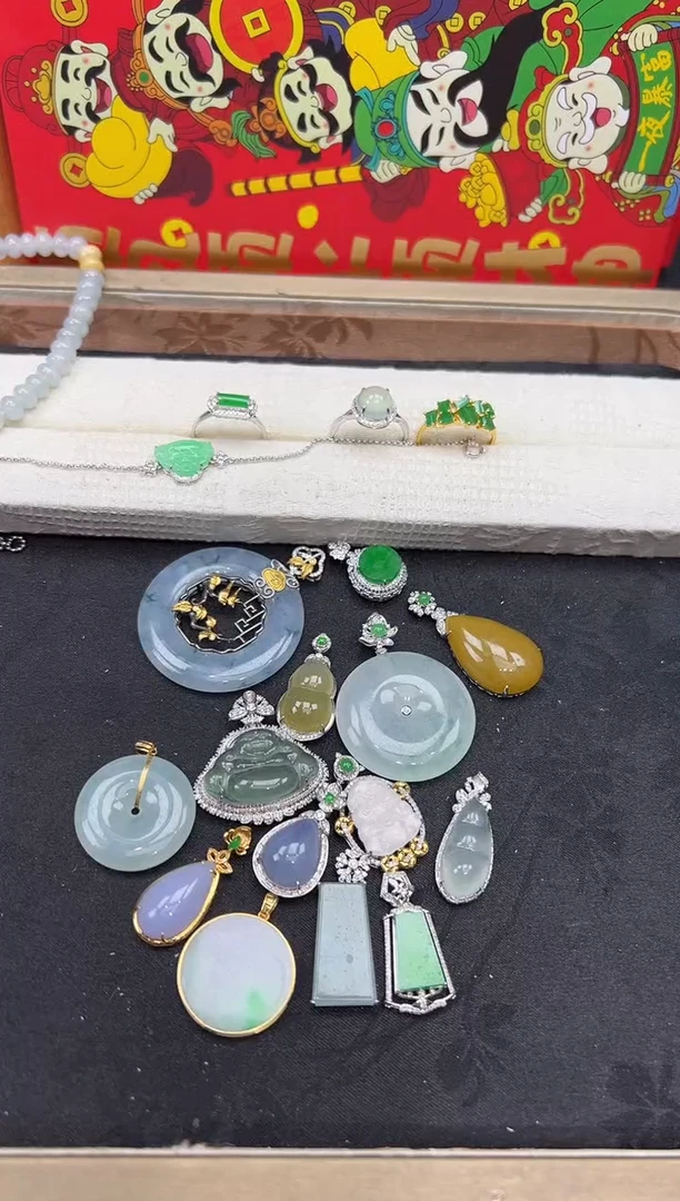 【闪购商品】翡翠吊坠(不含链)18K金镶嵌吊坠