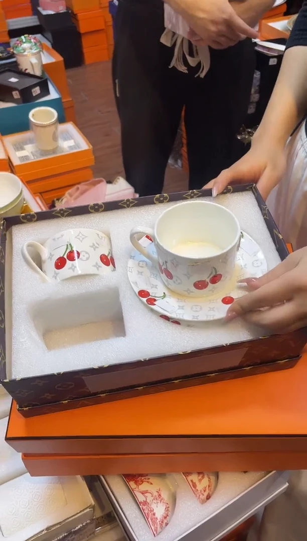 杯鸿辉家品牌瓷器，京东包邮！