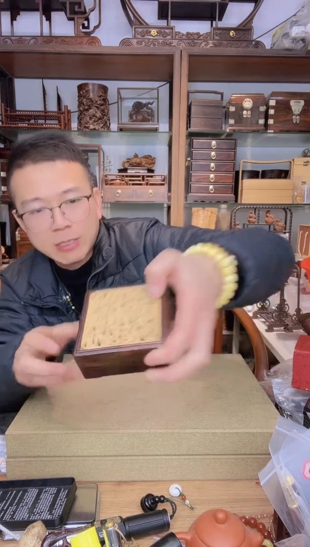 【闪购商品】乌木类书架342小叶紫檀嵌黄杨正方香盒 库存瑕疵