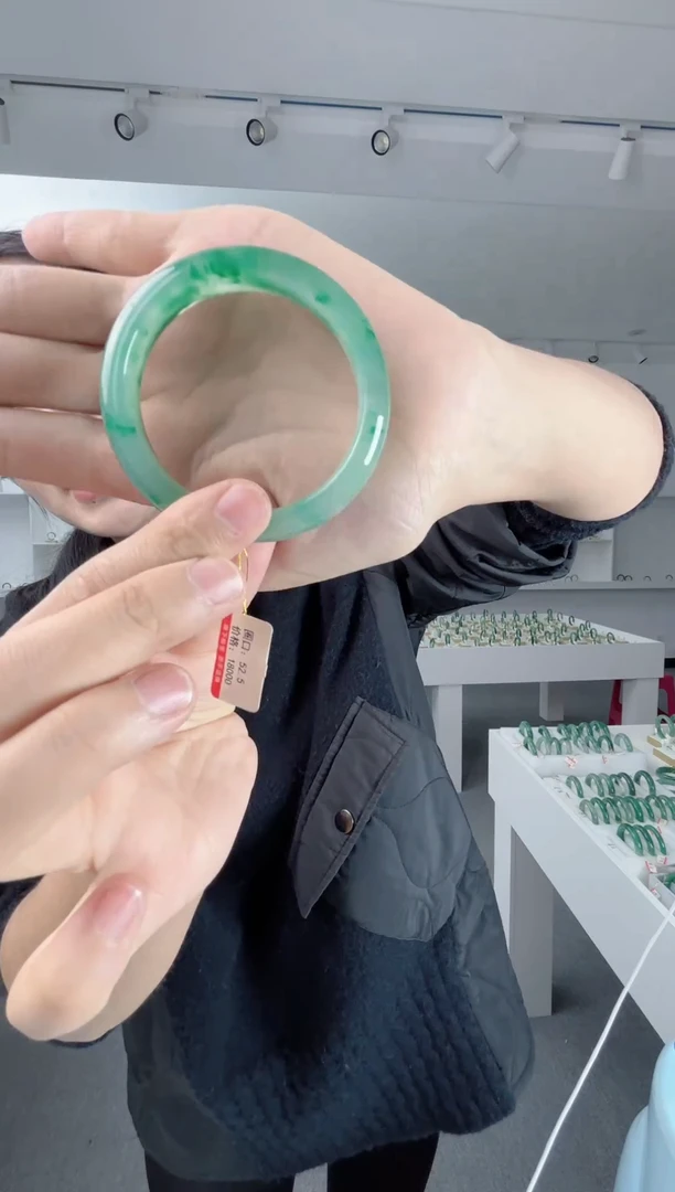 未镶嵌手镯石英质玉106