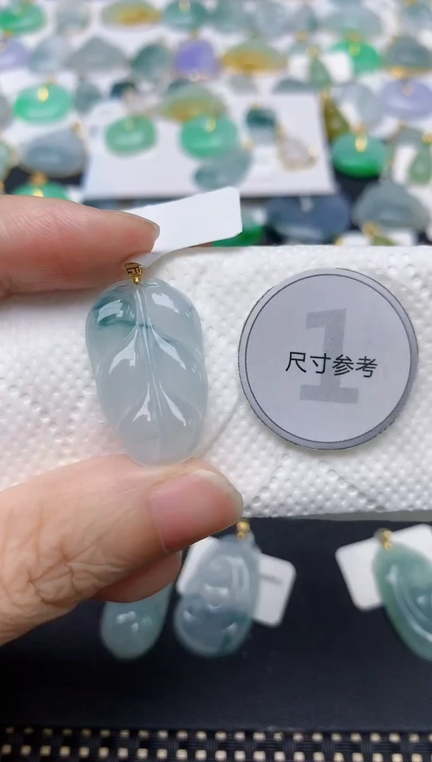 翡翠18K金镶嵌颈饰天然缅甸A货翡翠