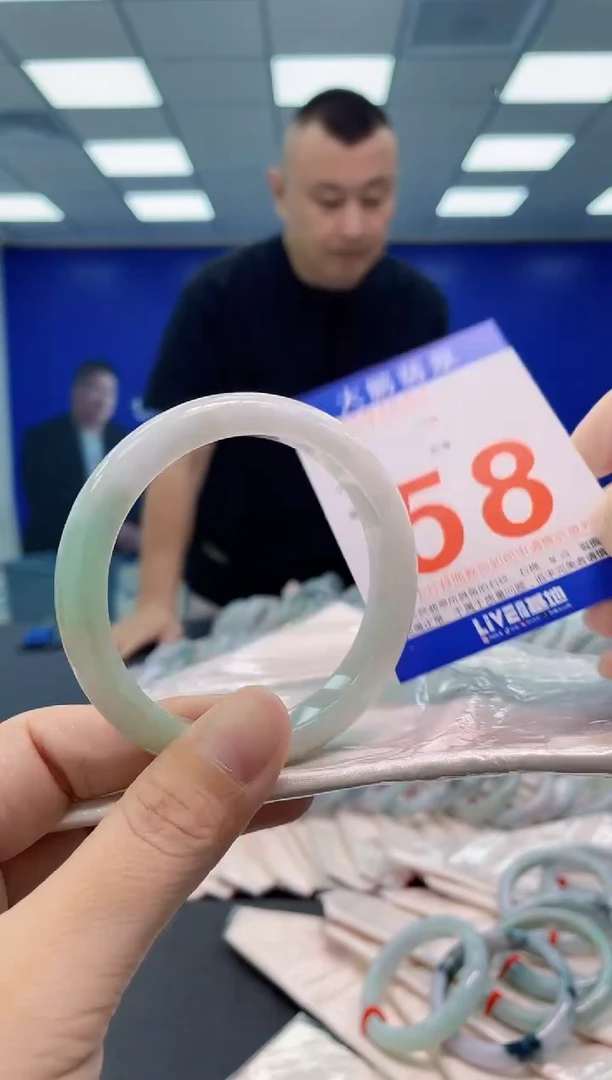 翡翠手镯未镶嵌AAAAAAAAAA