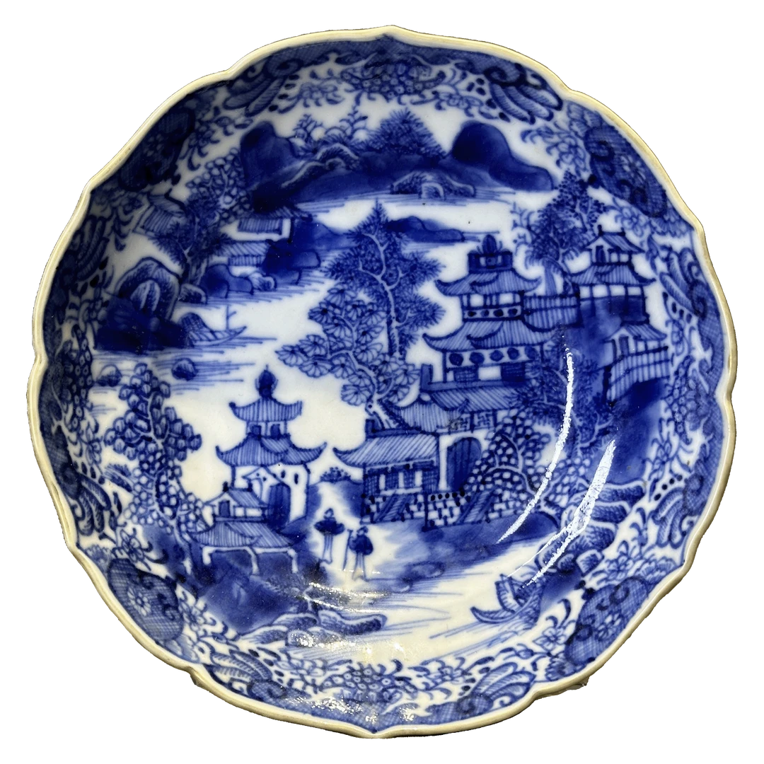 25300379y青花山水纹花口盘