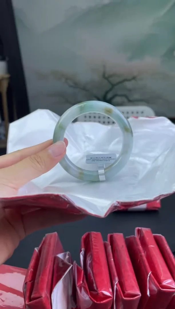 翡翠手镯未镶嵌2翡翠手镯（微瑕）4950