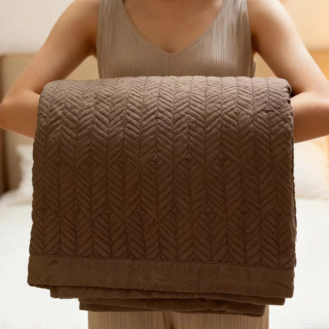 织羽-咖色加厚三件套（一对枕套+床盖230*250cm）