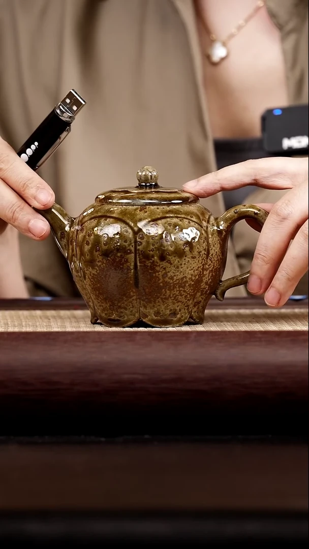 茶壶紫砂贵妃窑 紫砂壶57 金丝楠木