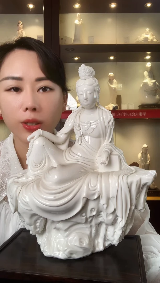 摆件德化瓷慈颜观音