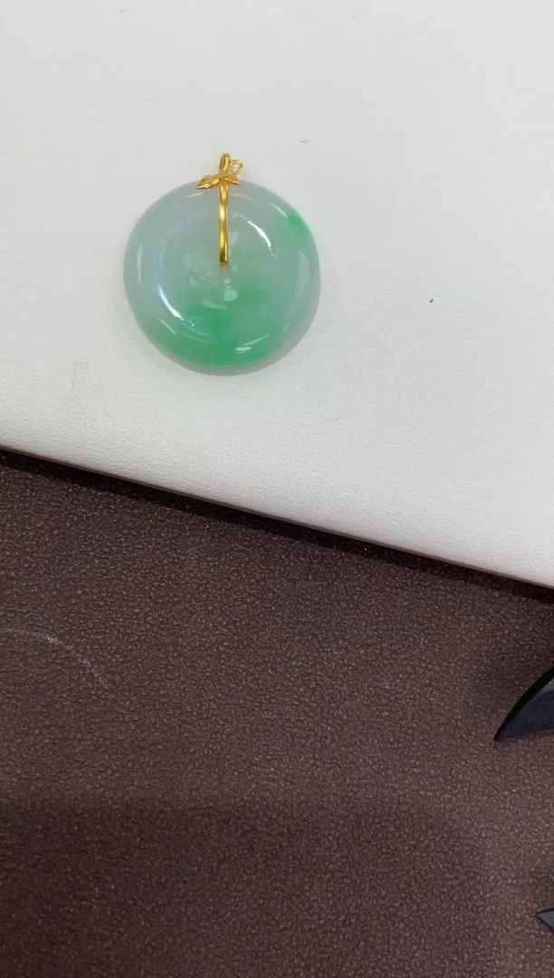翡翠18K金镶嵌颈饰天然缅甸a货翡翠