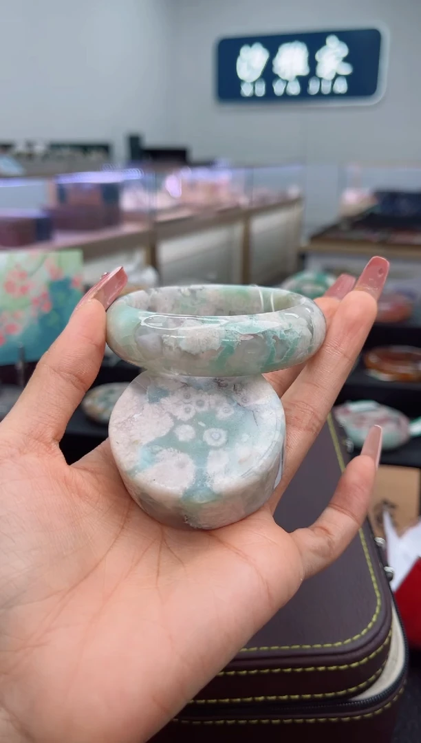 石英质玉手镯未镶嵌56圈口（赠品镯心）2S937396