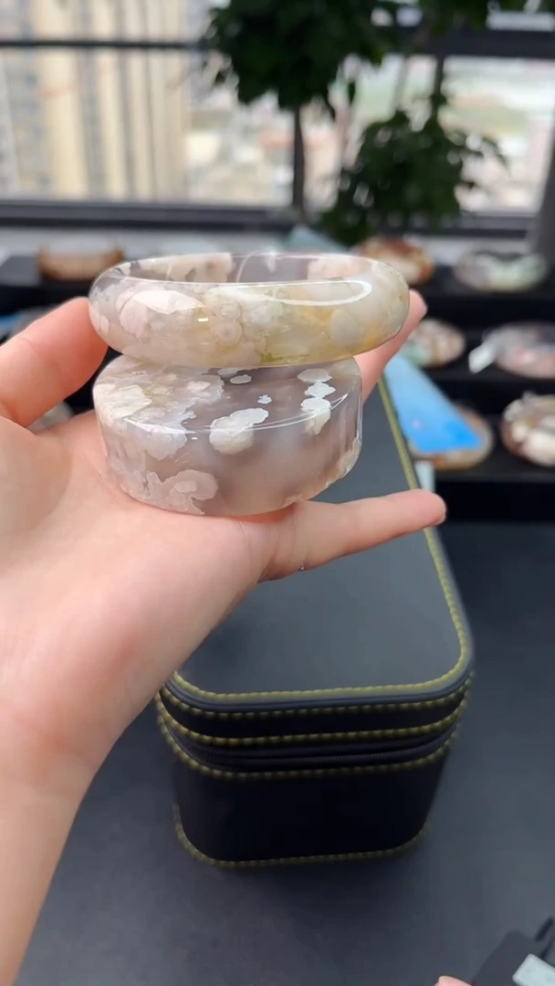 【闪购商品】石英质玉手镯未镶嵌赠送镯心（圈口59