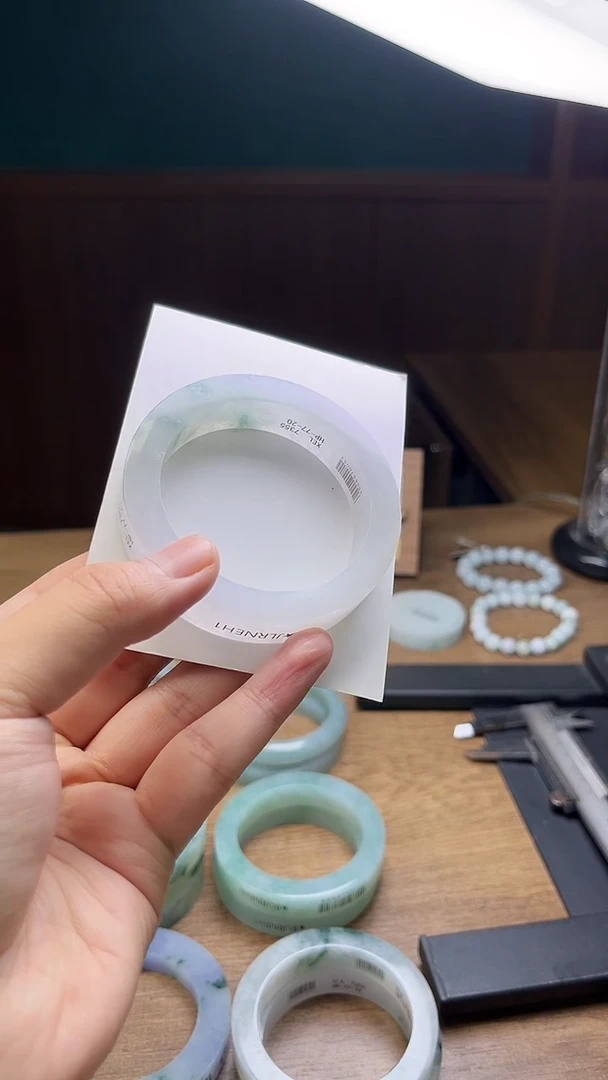未镶嵌手镯定制翡翠?****?定制