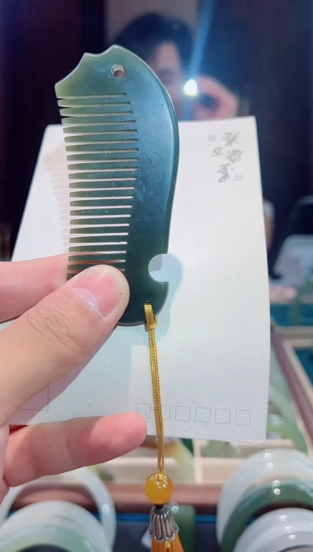 吊坠(不含链)未镶嵌和田玉青玉玉梳