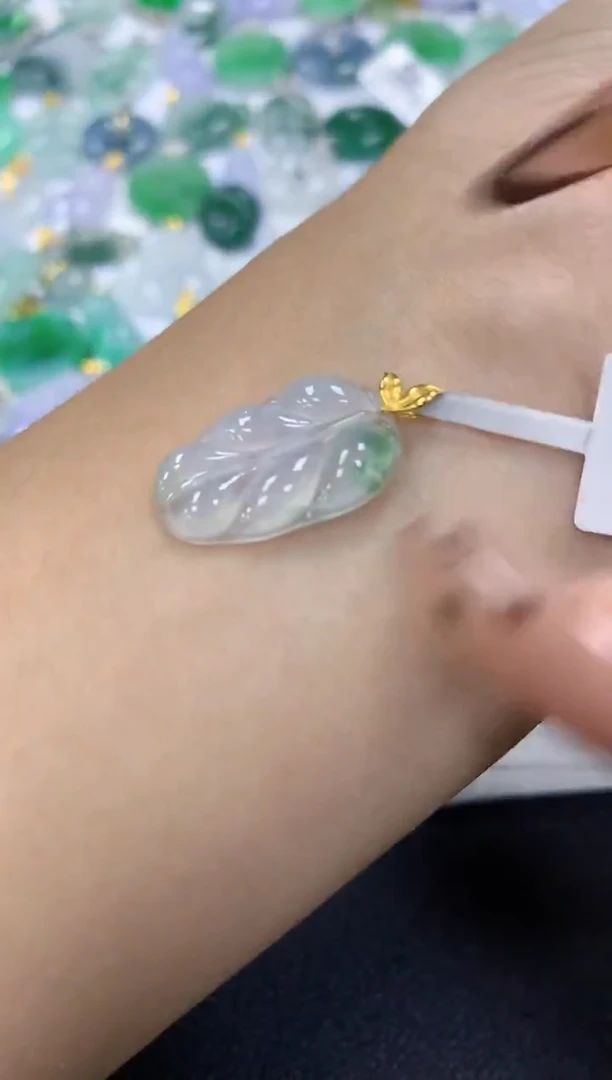 颈饰18K金镶嵌翡翠a货假一赔三支持复检百元上9元证书费自理