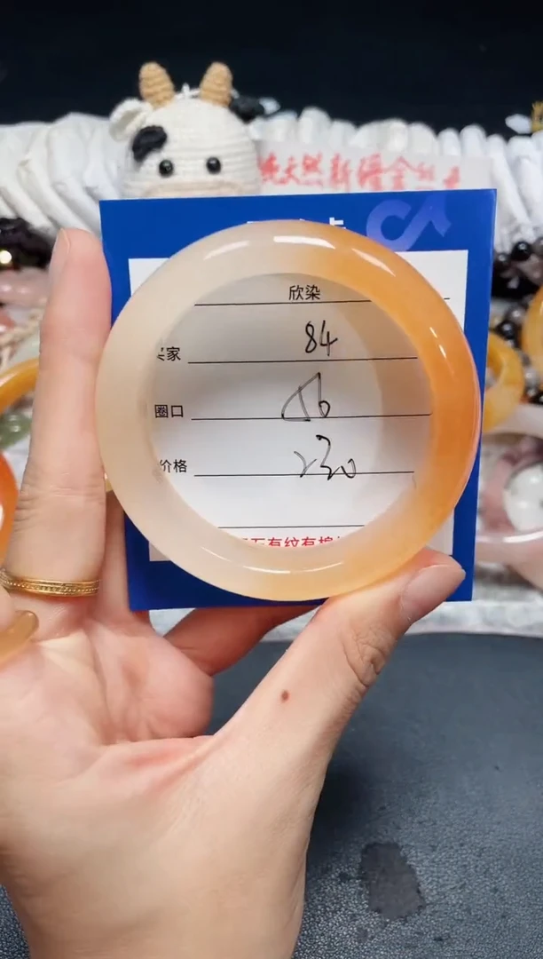 未镶嵌石英质玉手镯84