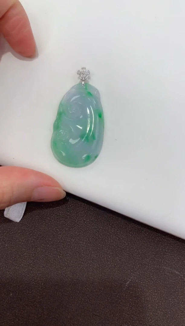 翡翠18K金镶嵌颈饰天然缅甸a货翡翠