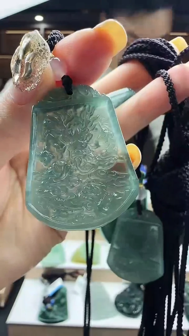 颈饰未镶嵌翡翠多样性发其一  龙牌