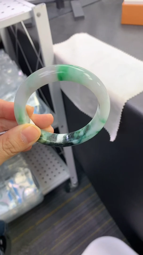 未镶嵌手镯翡翠退货需手镯吊牌标签完好