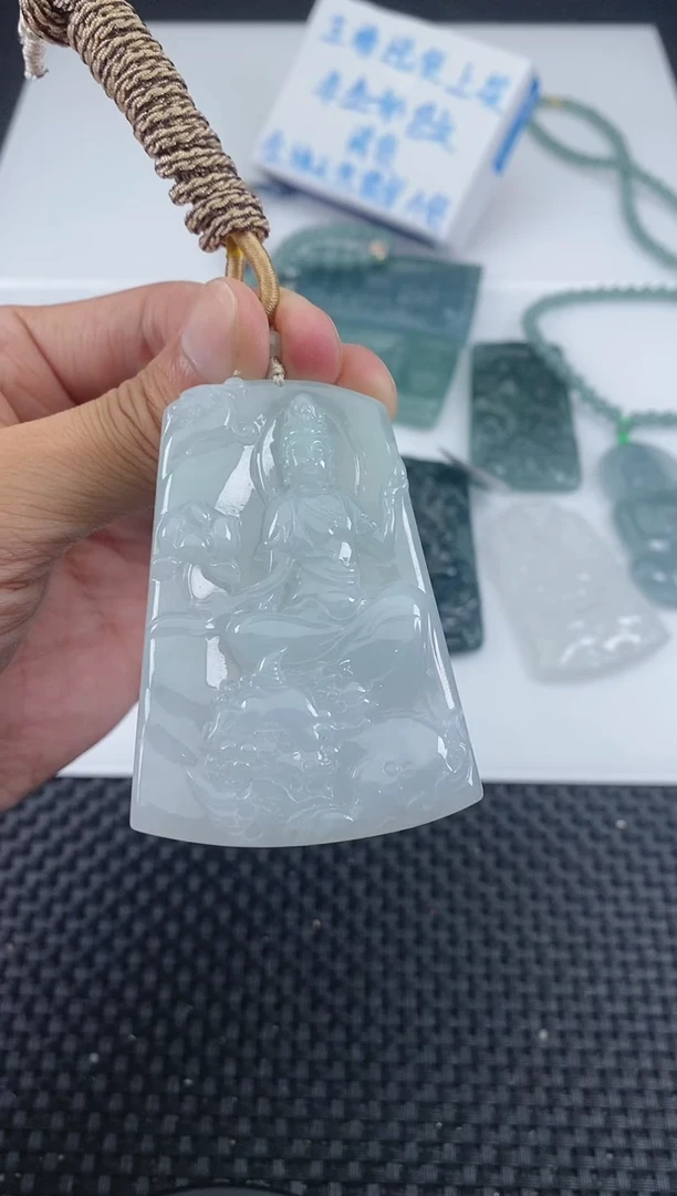 翡翠未镶嵌颈饰