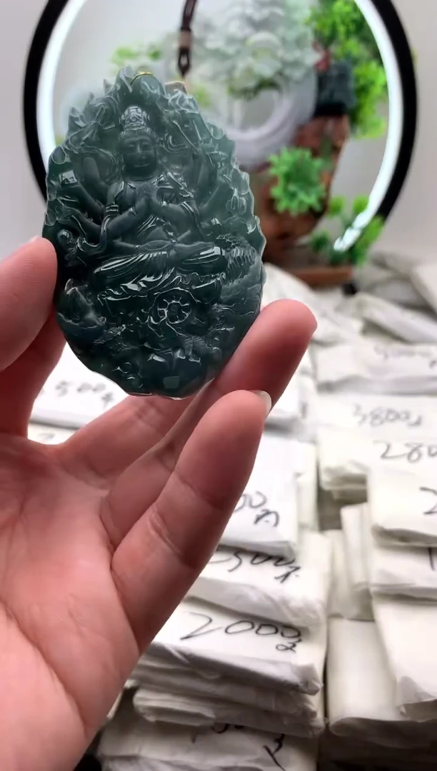 【闪购商品】翡翠颈饰未镶嵌千手观音