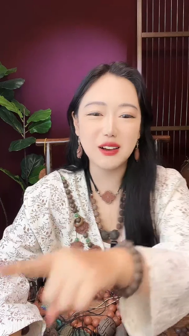 珠串奶檀龙涎阿弥佛牌