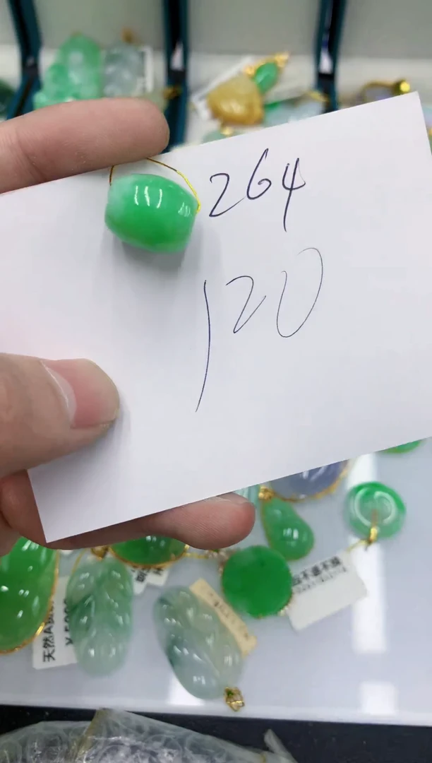 颈饰18K金镶嵌翡翠翡翠