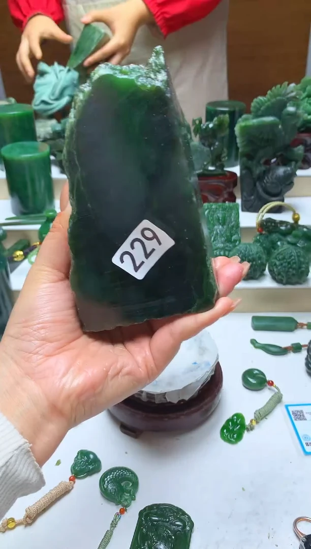 未镶嵌和田玉摆件1