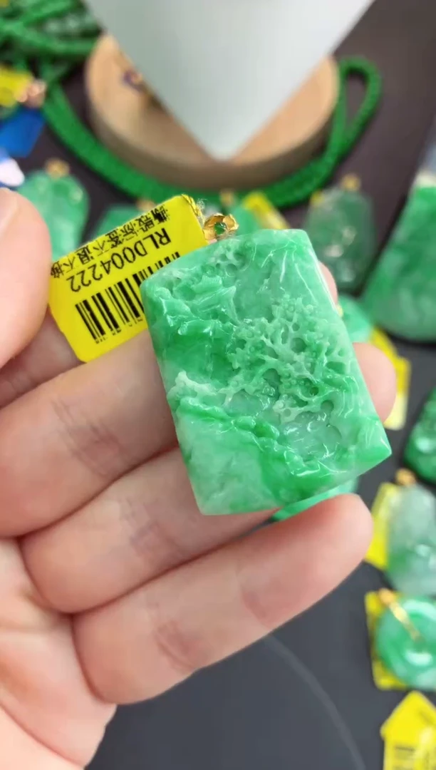 吊坠(不含链)未镶嵌翡翠挂件