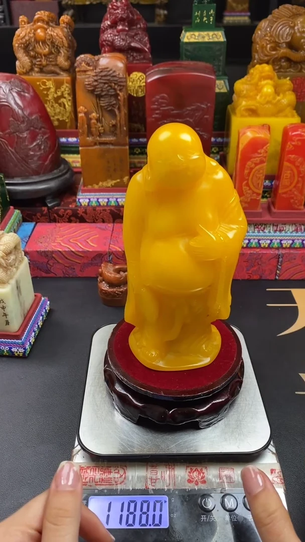 寿山石印石鸡油黄大弥勒佛